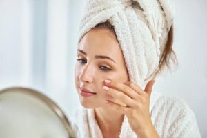 Cách Dùng Nước Tẩy Trang (Simple) Hiệu Quả Nhất Cho Làn Da Sạch Sâu