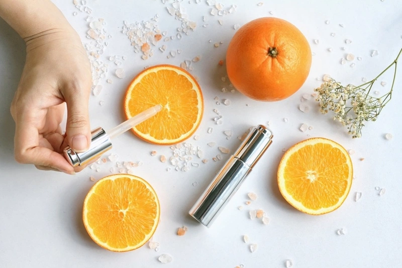 Chu trình dưỡng da với serum vitamin C ban ngày